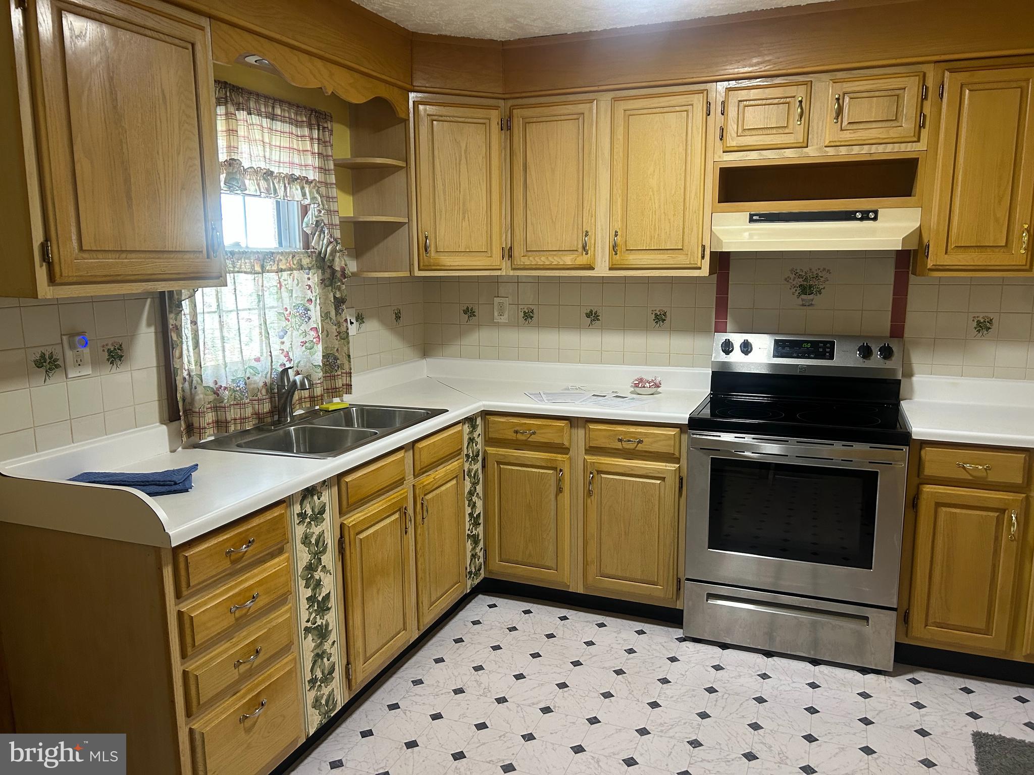 304 Barksdale Road Joppa, MD 21085 - Photo 22 of 24 a kitchen with stainless steel appliances a stove a sink and a microwave