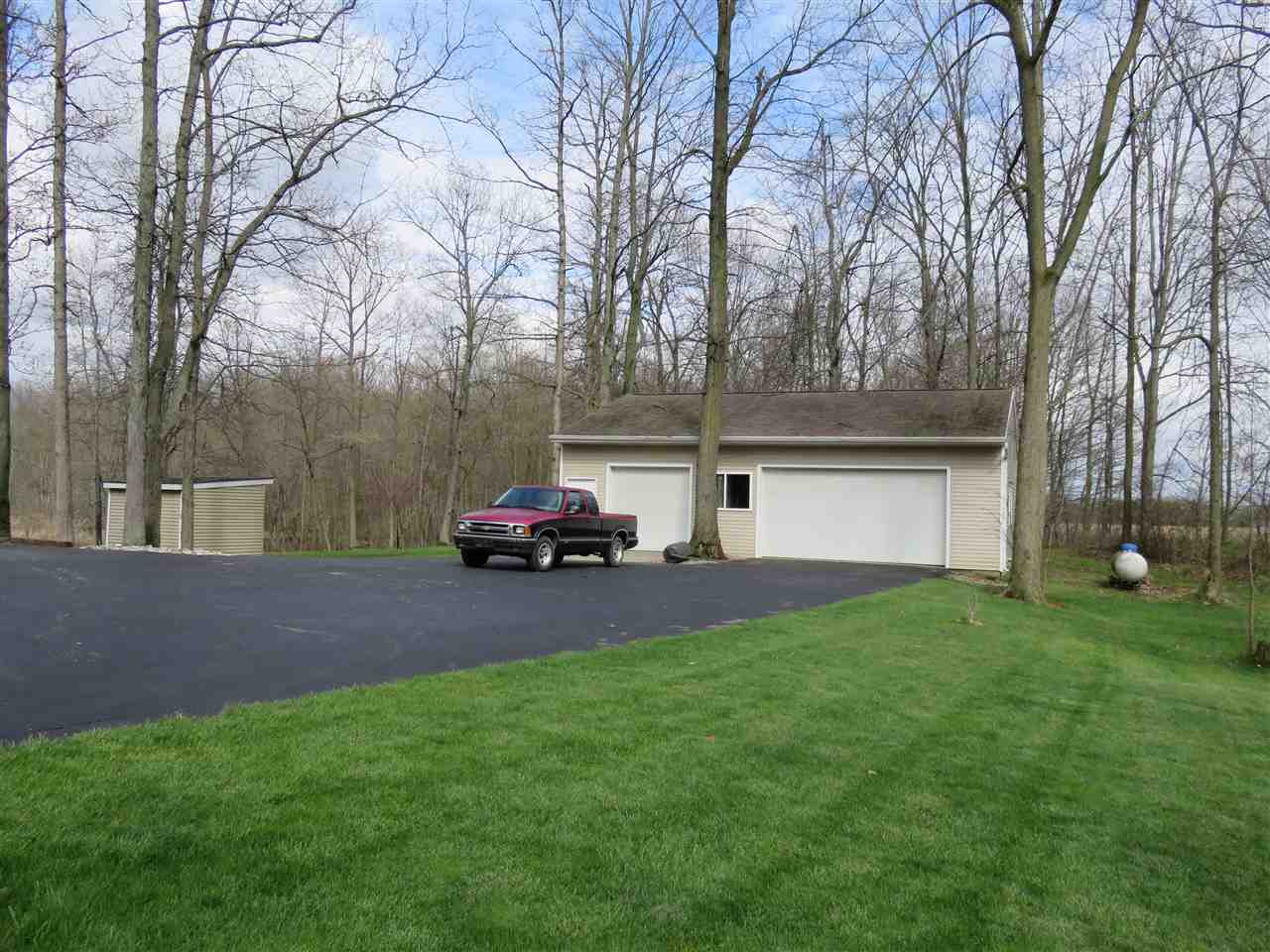 9777 Fenner Road Perry, MI 48872 - Photo 36 of 42 31289410-35.JPG