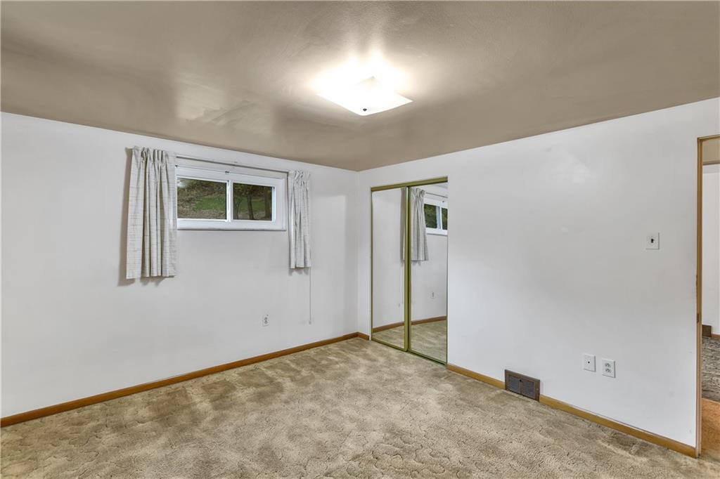 237 Byron Road Pittsburgh, PA 15237 - Photo 10 of 28 Gallery Image 10