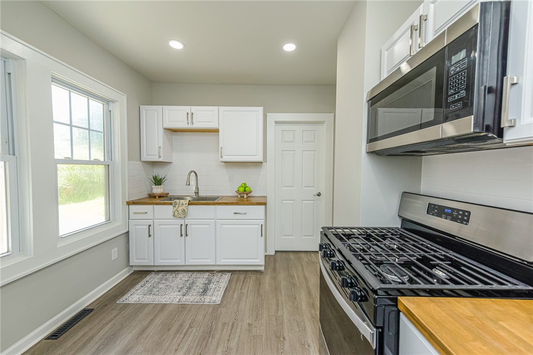 429 Hazelwood Terrace Rochester, NY 14609 - Photo 8 of 34