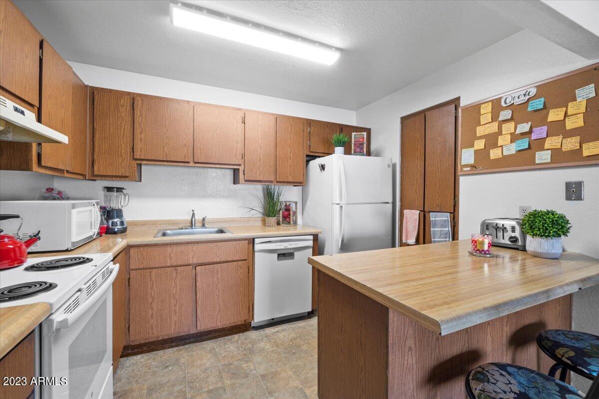 1200 South Riordan Ranch Street, Unit 96 Flagstaff, AZ 86001 - Photo 11 of 23 08-Kitchen