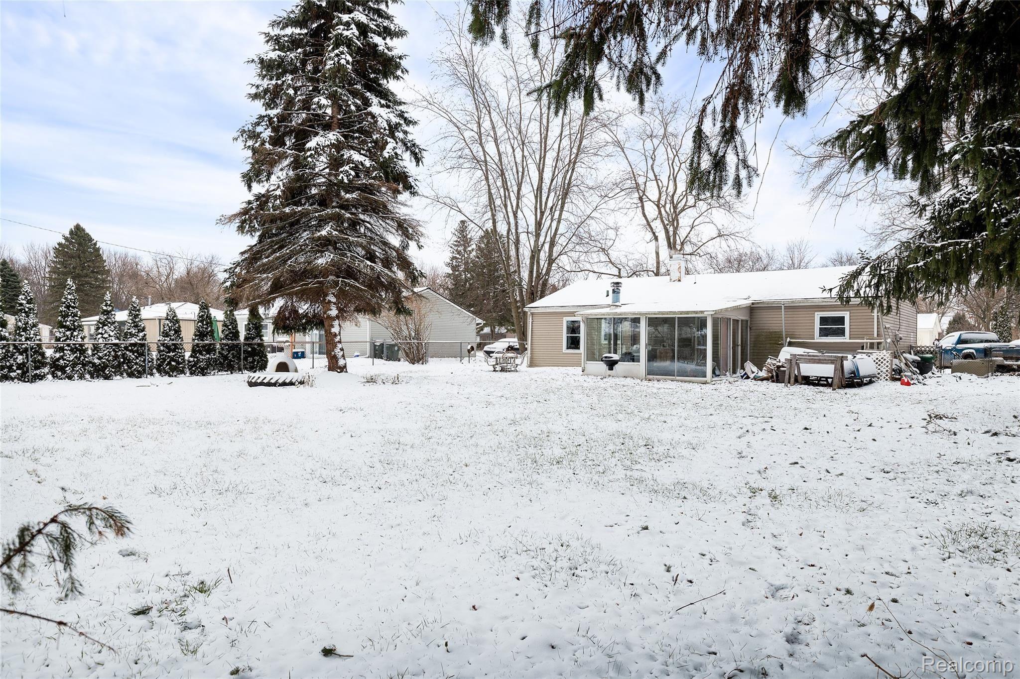 3919 Queensbury Road Lake Orion, MI 48359 - Photo 23 of 25 23.jpg