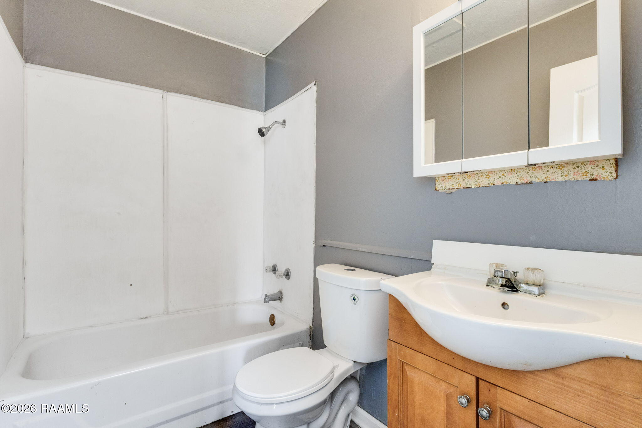 219 Hammond Road Lafayette, LA 70501 - Photo 6 of 11 219 Hammond Bathroom