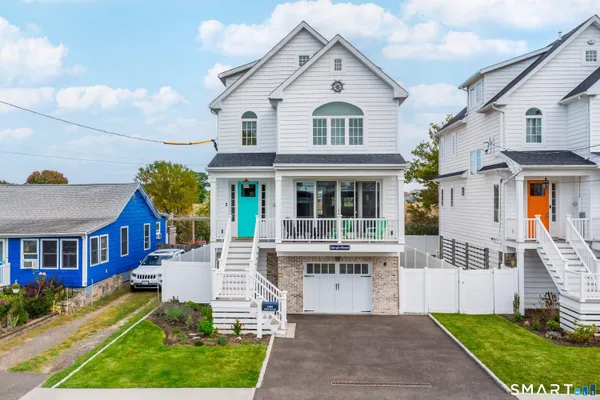 a view of house with a yard