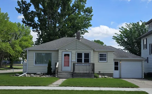 $150,000 | 358 7th Avenue Northwest, Valley City, ND 58072
