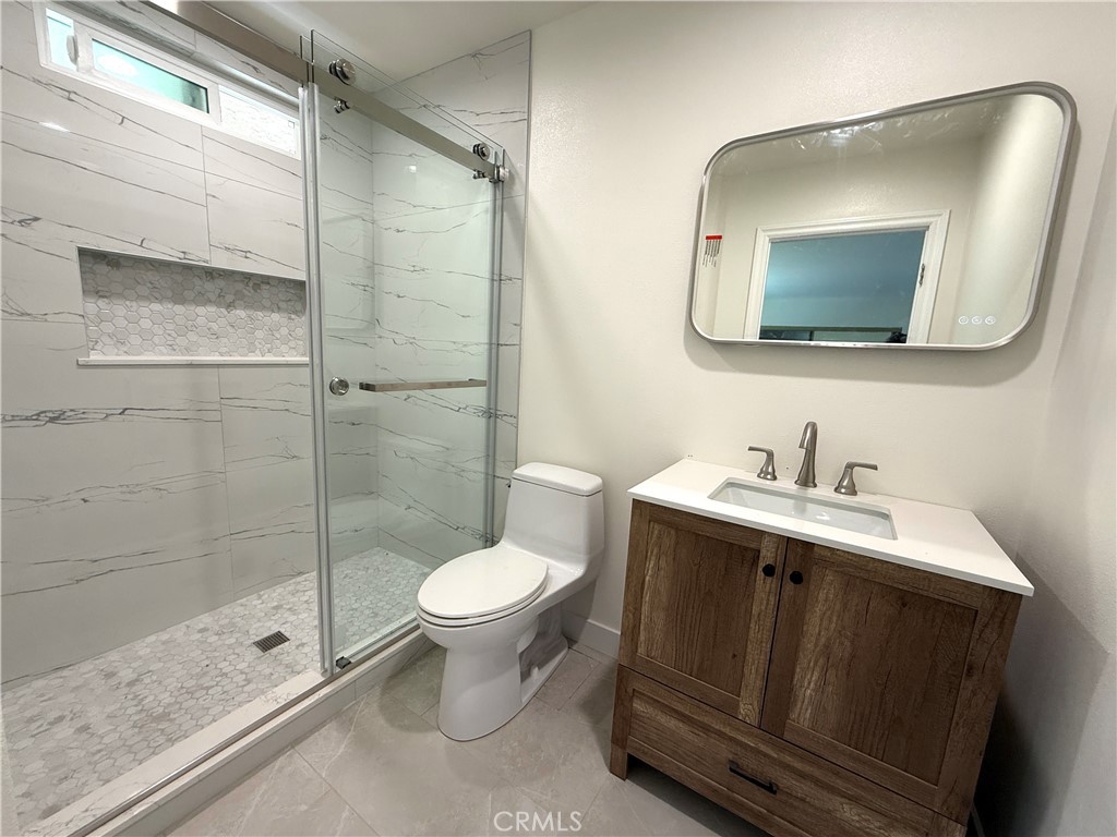 16752 Sims Lane, Unit A Huntington Beach, CA 92649 - Photo 2 of 4 Shower Bath 1