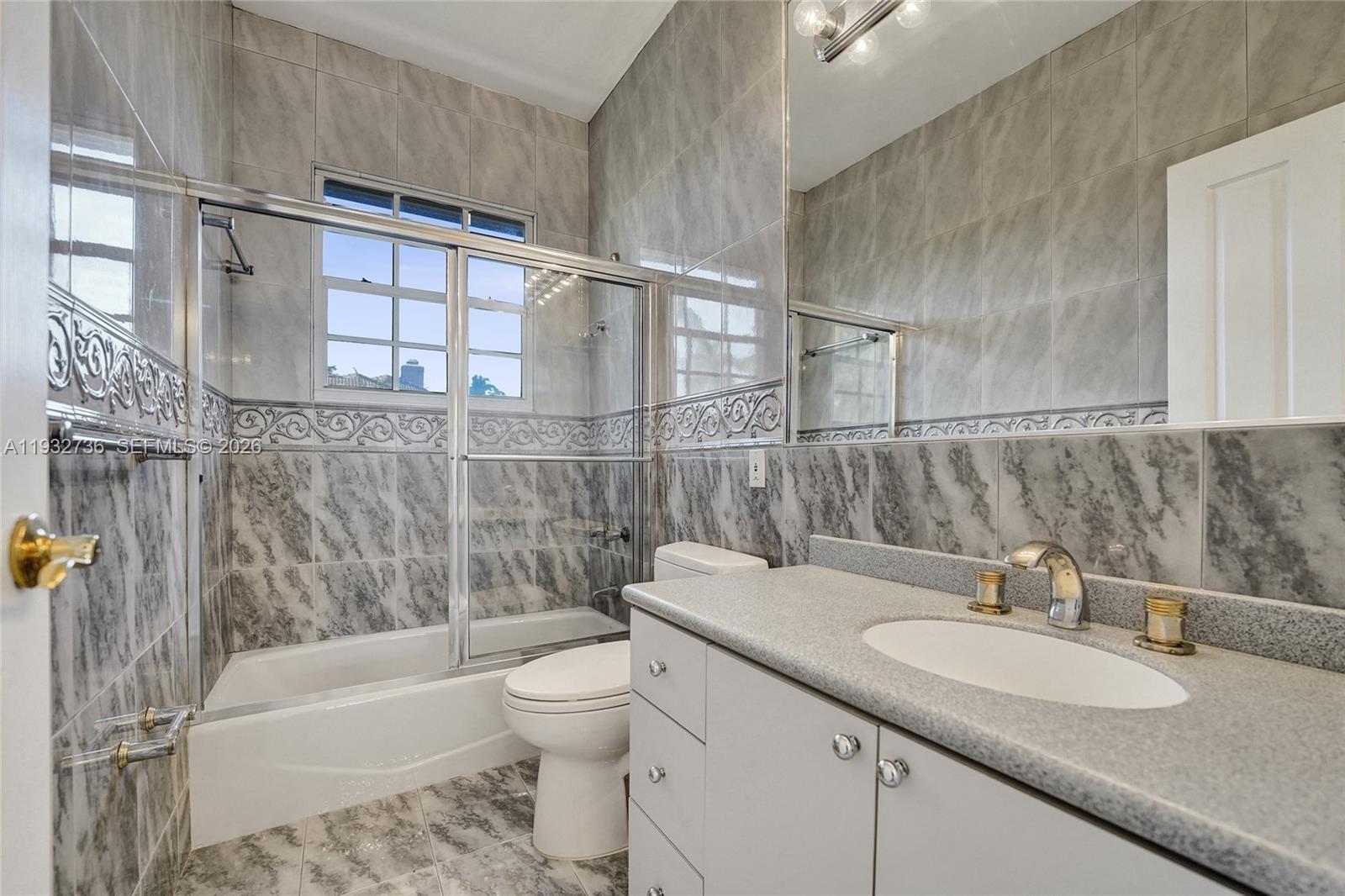 3855 Windmill Lakes Road Weston, FL 33332 - Photo 37 of 59