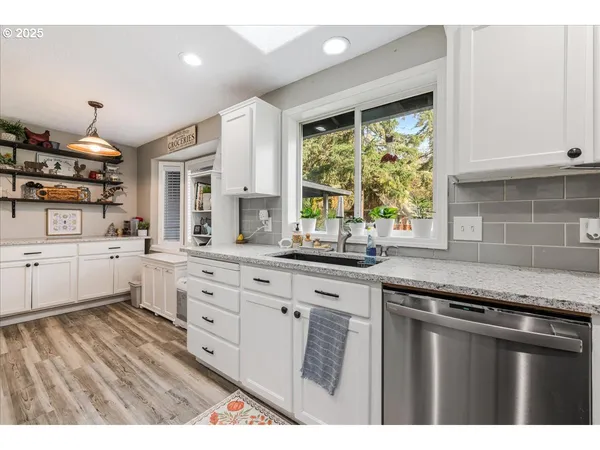 $719,999 | 56220 Southwest Lee Falls Road, Gaston, OR 97119
