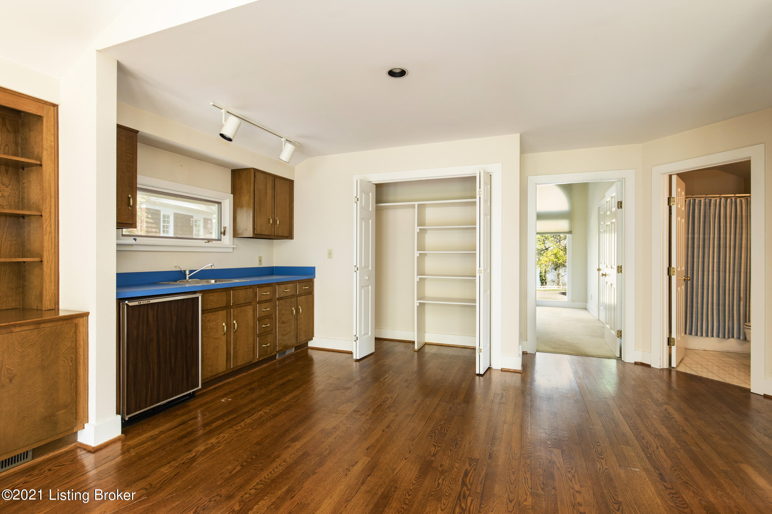 4502 River Road Louisville, KY 40222 - Photo 61 of 65 Kitchenette