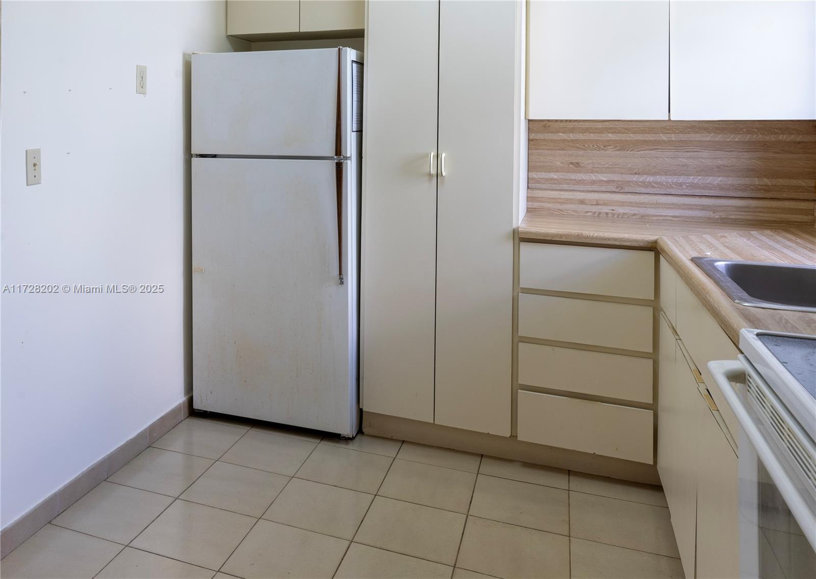 3915 Southwest 68th Avenue Miami, FL 33155 - Photo 15 of 31 Gallery Image 15