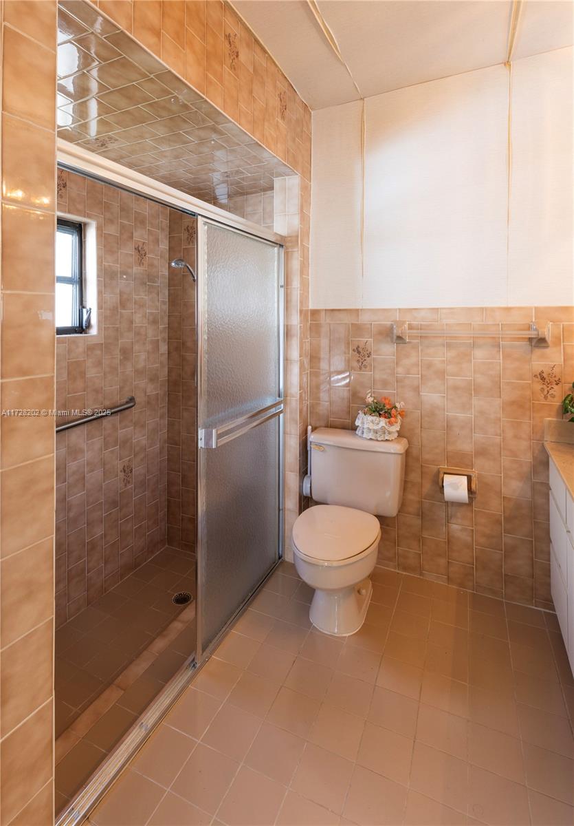 3915 Southwest 68th Avenue Miami, FL 33155 - Photo 8 of 31 Gallery Image 8