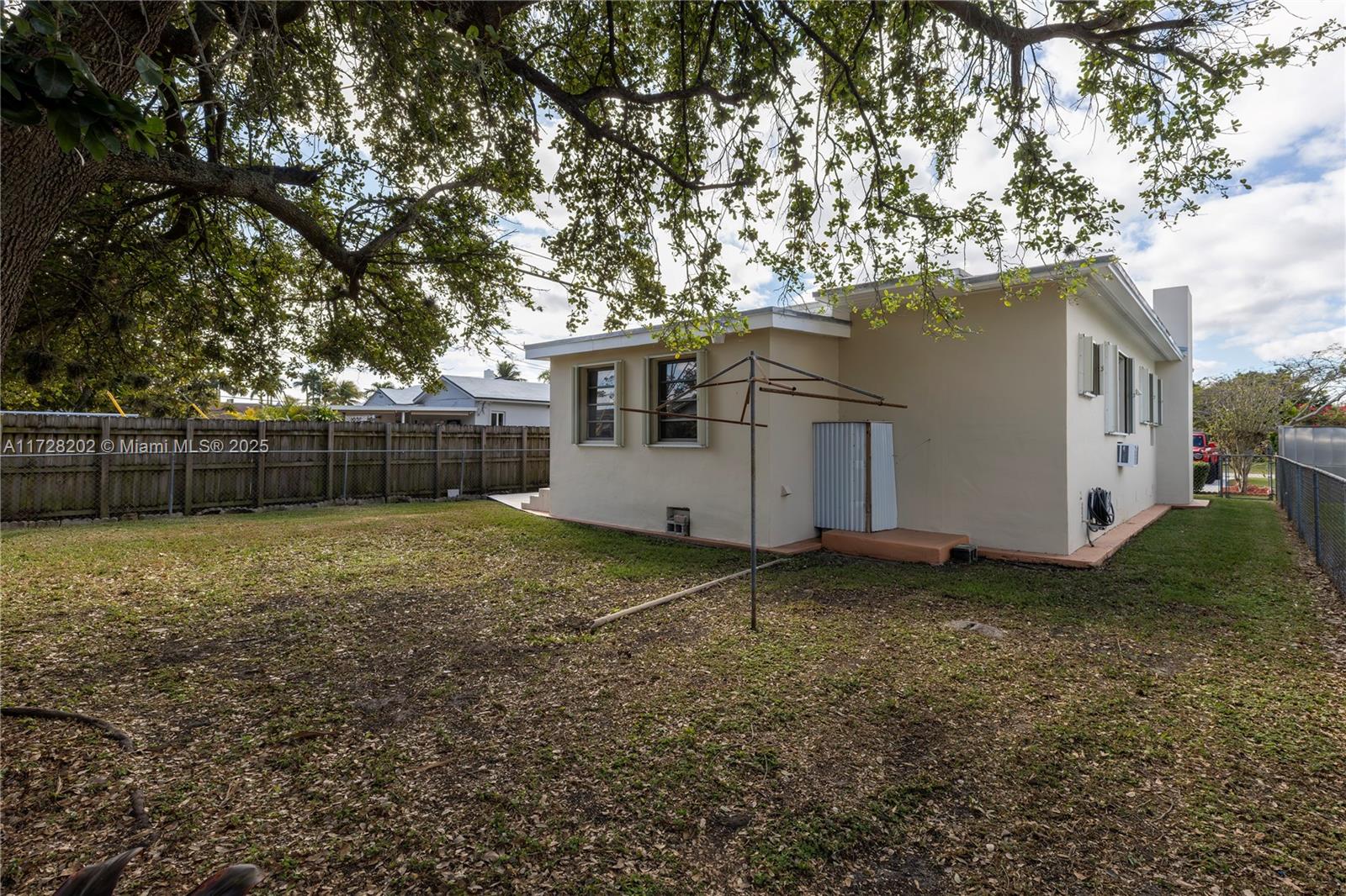 3915 Southwest 68th Avenue Miami, FL 33155 - Photo 10 of 31 Gallery Image 10