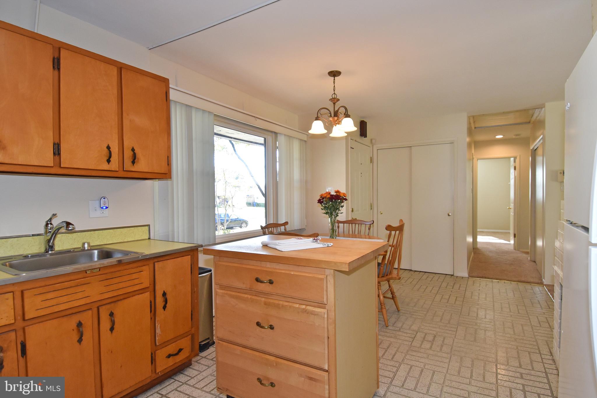 5228 Montgomery Street Springfield, VA 22151 - Photo 8 of 34 Gallery Image 8