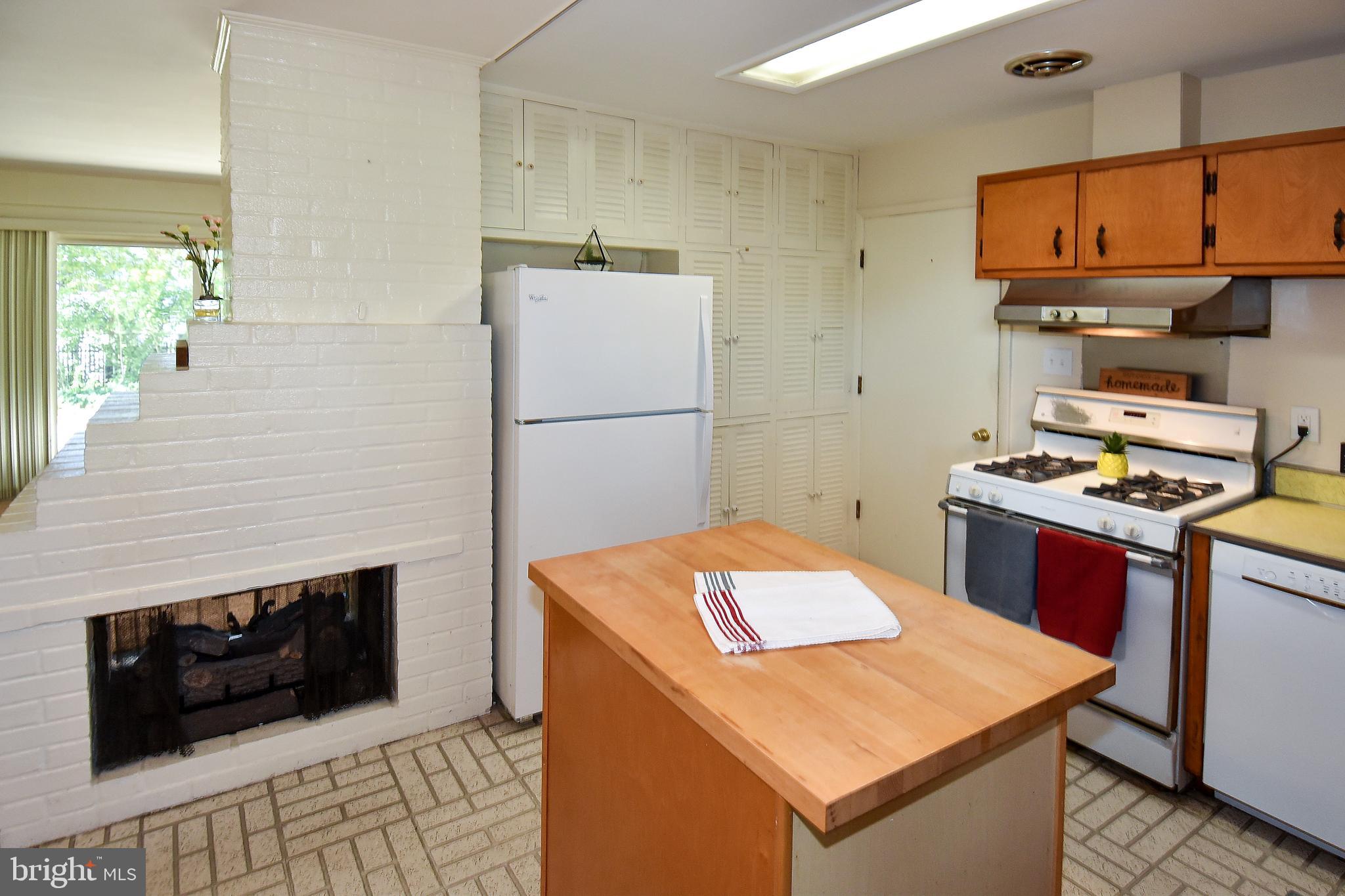 5228 Montgomery Street Springfield, VA 22151 - Photo 10 of 34 Gallery Image 10
