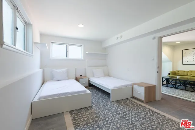 $12,900 | 905 Hartford Way, Beverly Hills, CA 90210