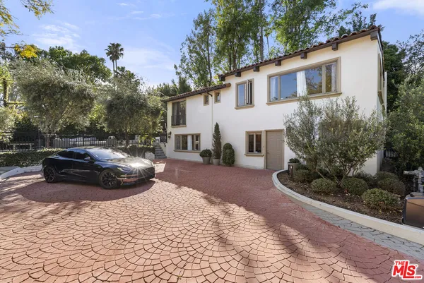 a view of outdoor space yard and patio