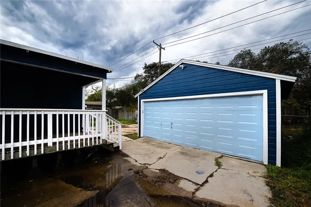 $1,990 | 634 Mc Call Street, Corpus Christi, TX 78404