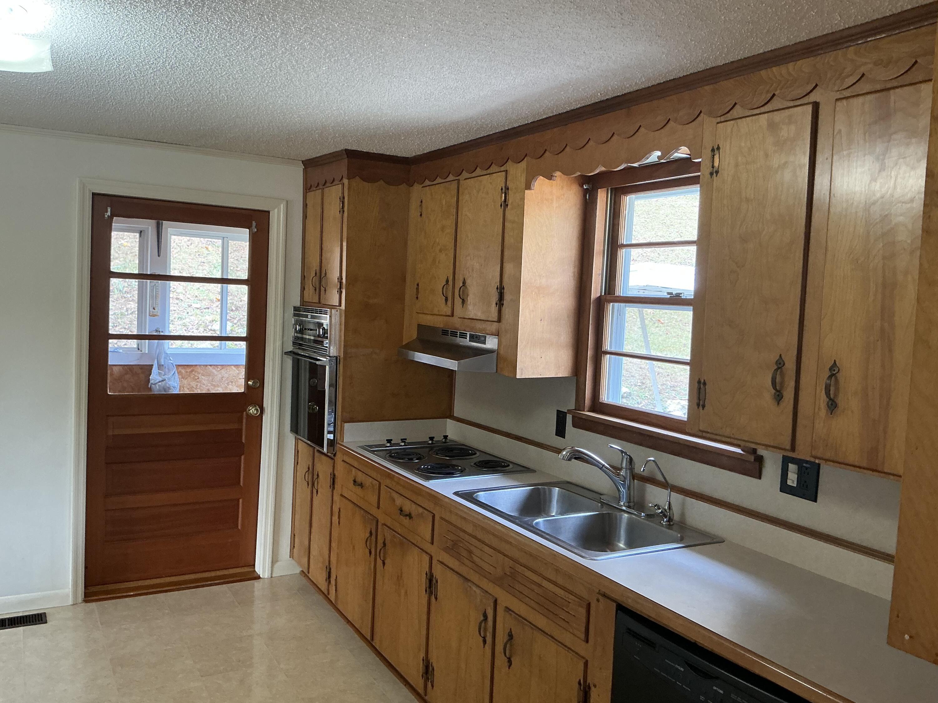 5602 Highway 95 Rock Spring, GA 30739 - Photo 13 of 22 Kitchen