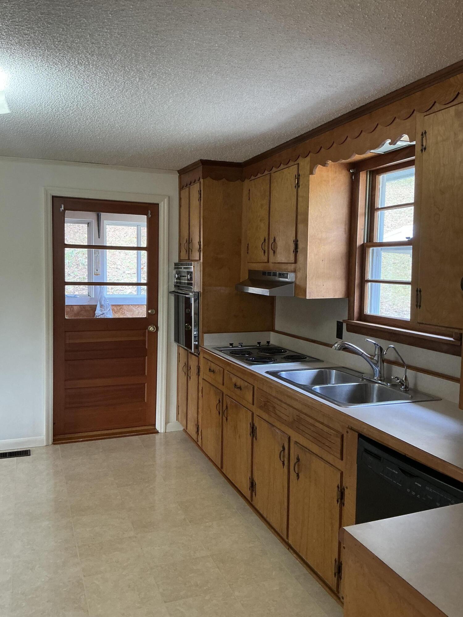 5602 Highway 95 Rock Spring, GA 30739 - Photo 15 of 22 Kitchen