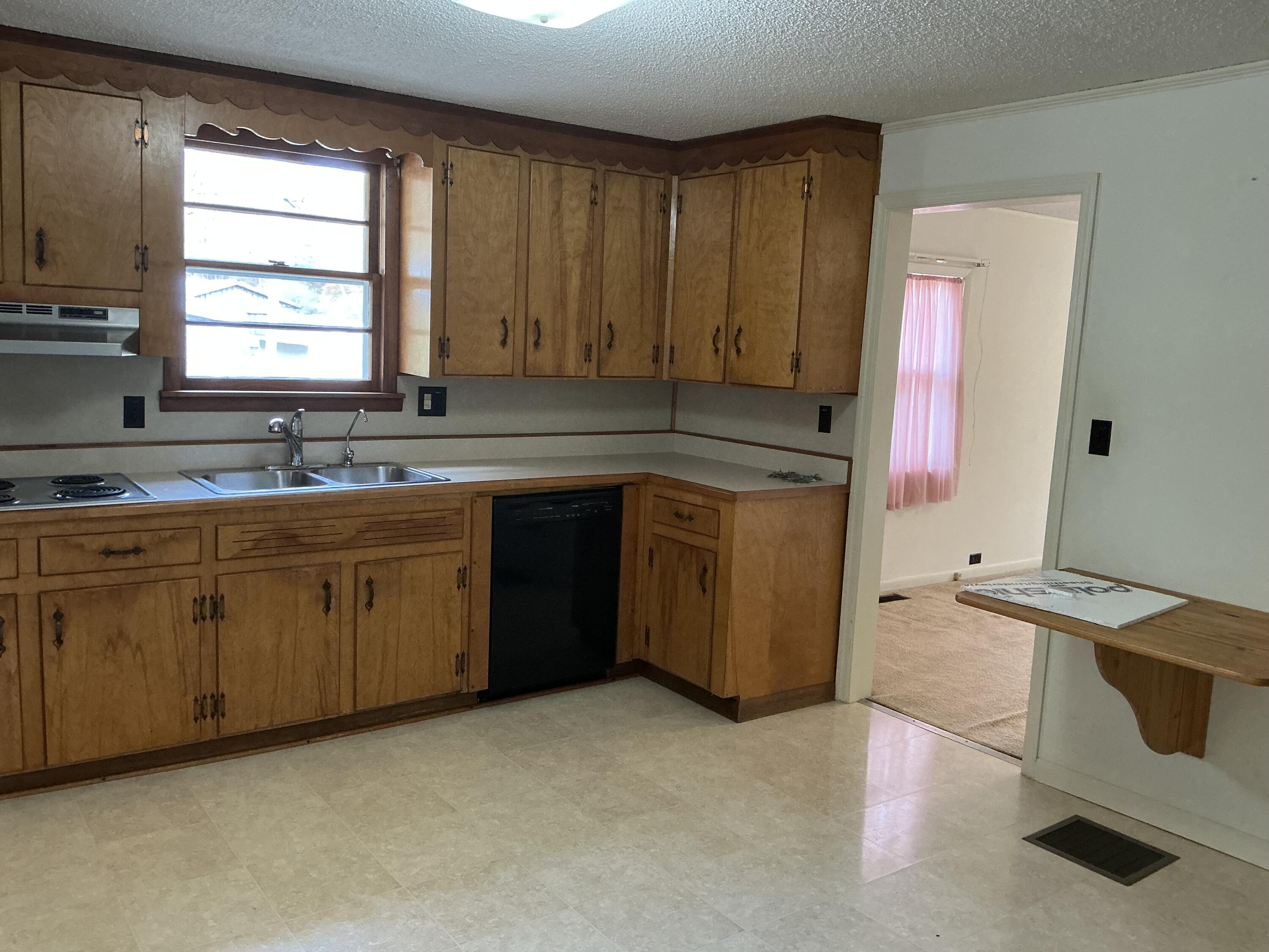5602 Highway 95 Rock Spring, GA 30739 - Photo 17 of 22 Kitchen