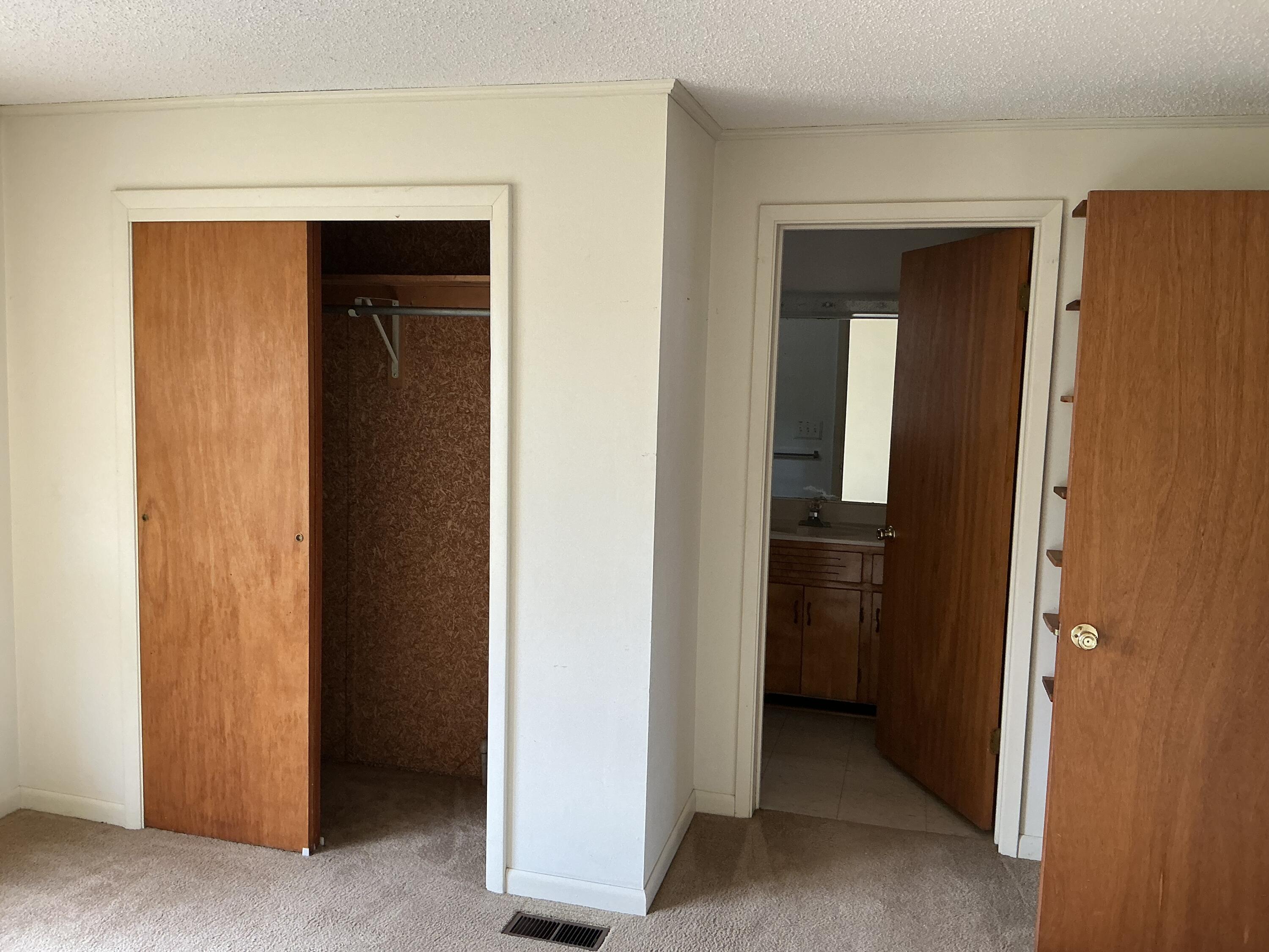 5602 Highway 95 Rock Spring, GA 30739 - Photo 4 of 22 Bedroom closet