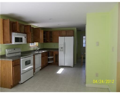 13 Stuart Street Portland, ME 04103 - Photo 4 of 12 Kitchen.