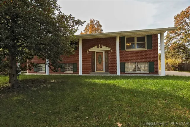 $240,000 | 2261 Buckeye Drive, Clarksville, IN 47129
