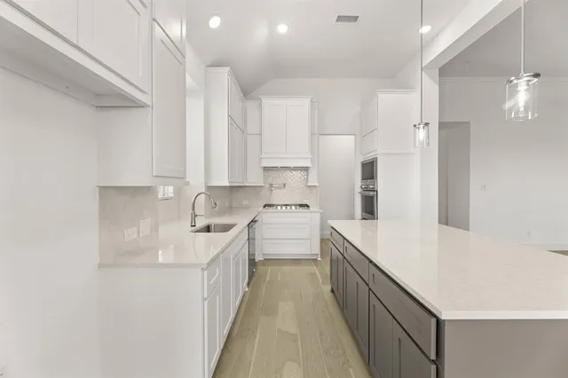 $607,393 | 621 South Hidden Lks Drive, DeSoto, TX 75115