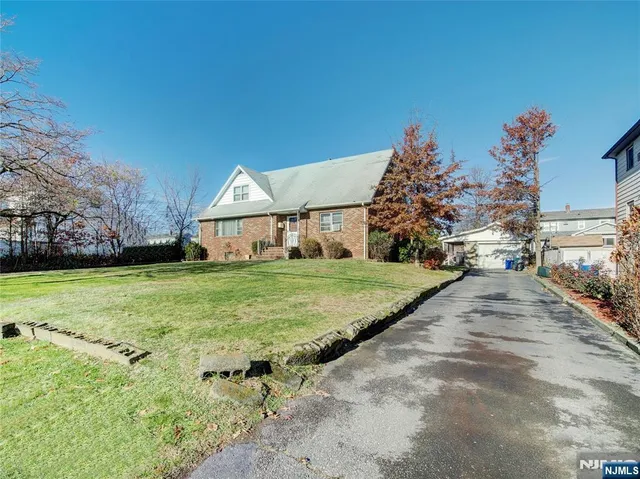 a view of house with garden