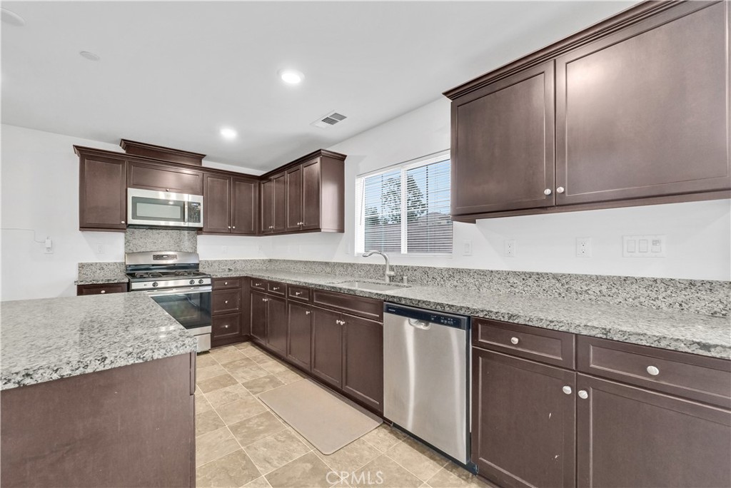 6335 Casey Way Fontana, CA 92336 - Photo 15 of 49