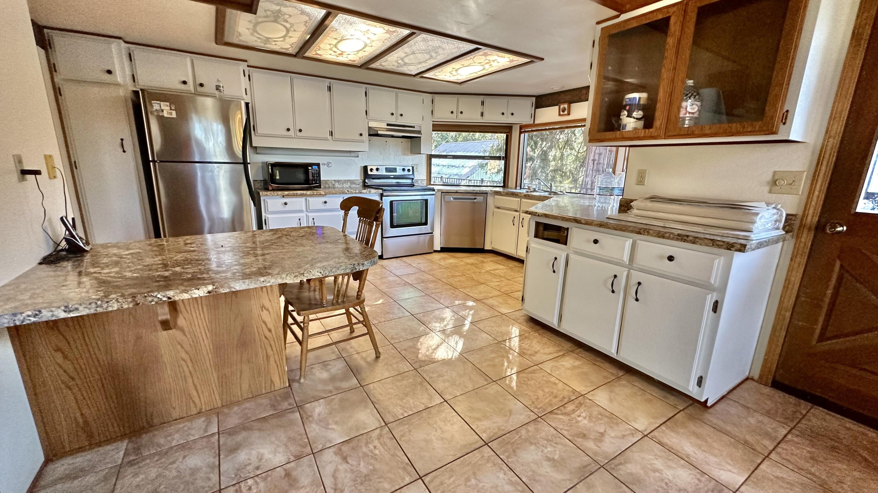 15400 Elk Creek Road Trail, OR 97541 - Photo 12 of 31 Kitchen