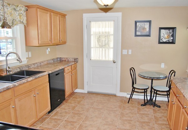 26 Clark Road Weymouth, MA 02190 - Photo 12 of 25 Gallery Image 12