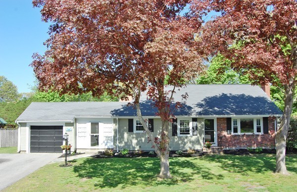 26 Clark Road Weymouth, MA 02190 - Photo 4 of 25 Gallery Image 4