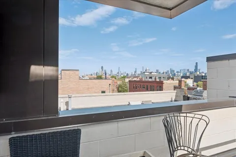 $1,050,000 | 1622 West Julian Street, Unit 2, Chicago, IL 60622
