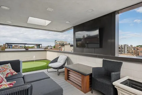 $1,050,000 | 1622 West Julian Street, Unit 2, Chicago, IL 60622