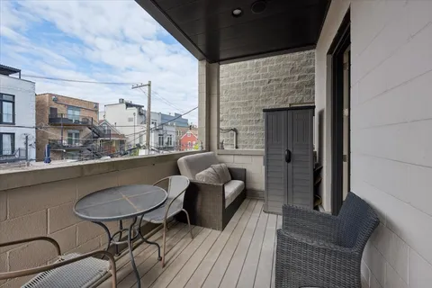 $1,050,000 | 1622 West Julian Street, Unit 2, Chicago, IL 60622