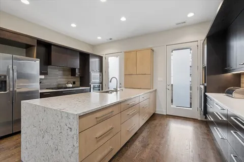$1,050,000 | 1622 West Julian Street, Unit 2, Chicago, IL 60622