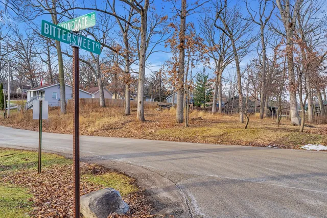 $49,600 | 27580 West Stonegate Drive, Spring Grove, IL 60081