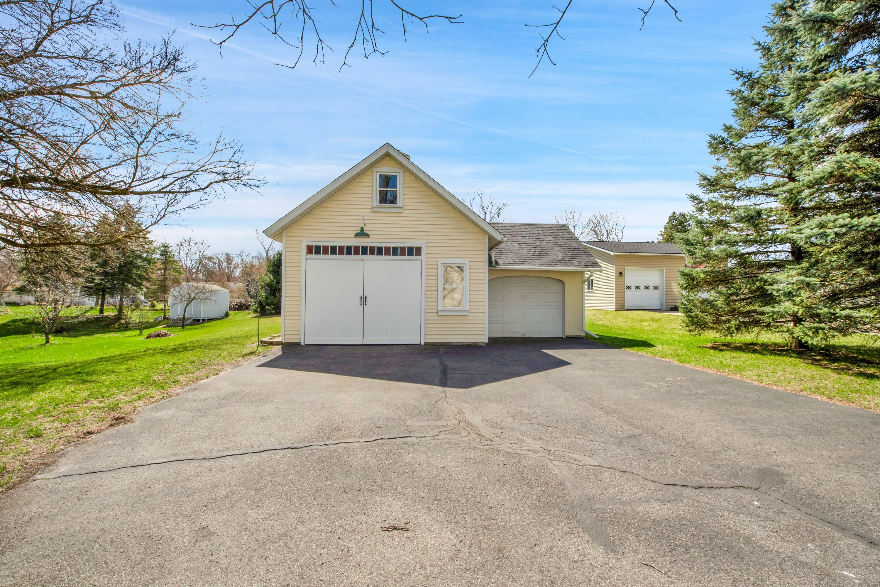 635 Brighton Lake Road Brighton, MI 48116 - Photo 6 of 44 tempImageF3CjTU