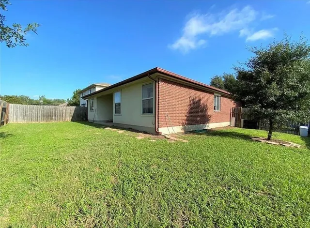 $1,500 | 11513 Dove Flight Drive, Del Valle, TX 78617