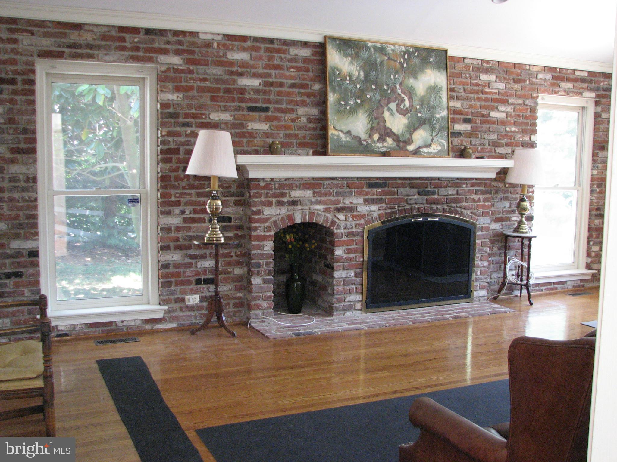 11516 Glen Road Potomac, MD 20854 - Photo 19 of 30 Living Room