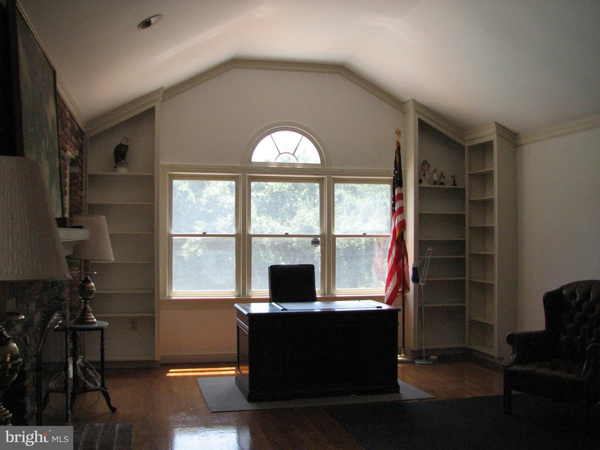 11516 Glen Road Potomac, MD 20854 - Photo 21 of 30 Living Room