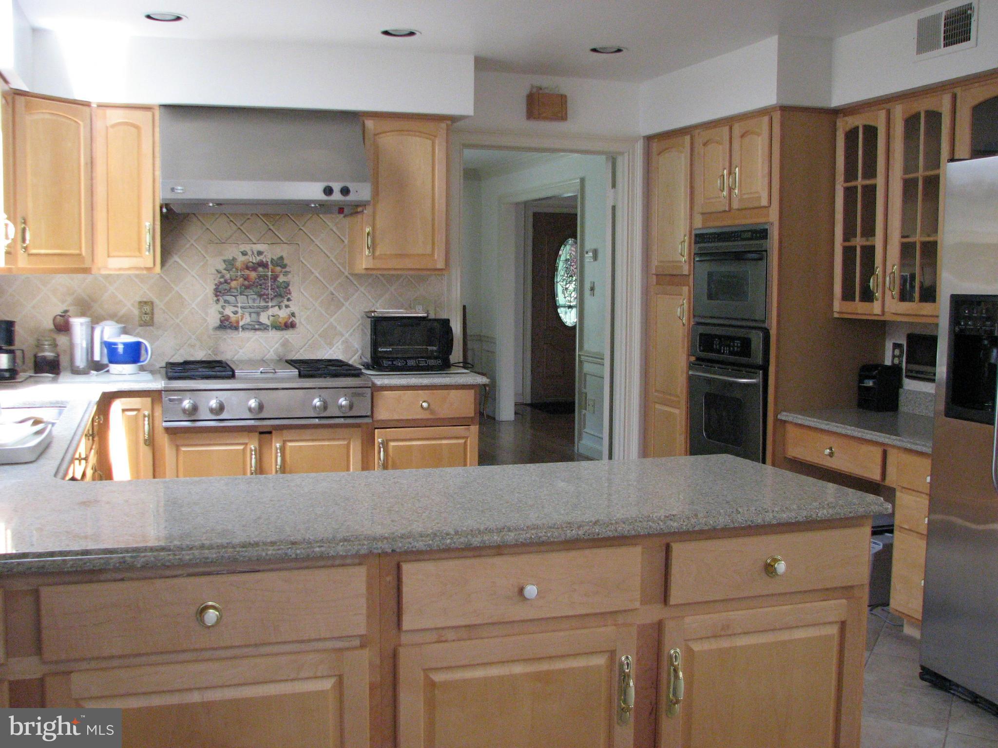11516 Glen Road Potomac, MD 20854 - Photo 7 of 30 Kitchen