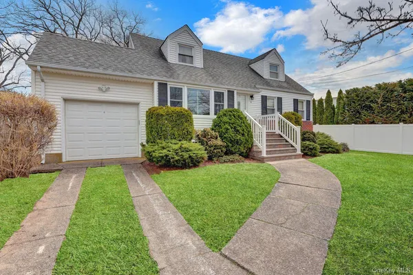 $725,000 | 2 Jackson Avenue, Massapequa Park, NY 11762