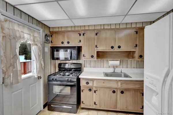 $725,000 | 2 Jackson Avenue, Massapequa Park, NY 11762