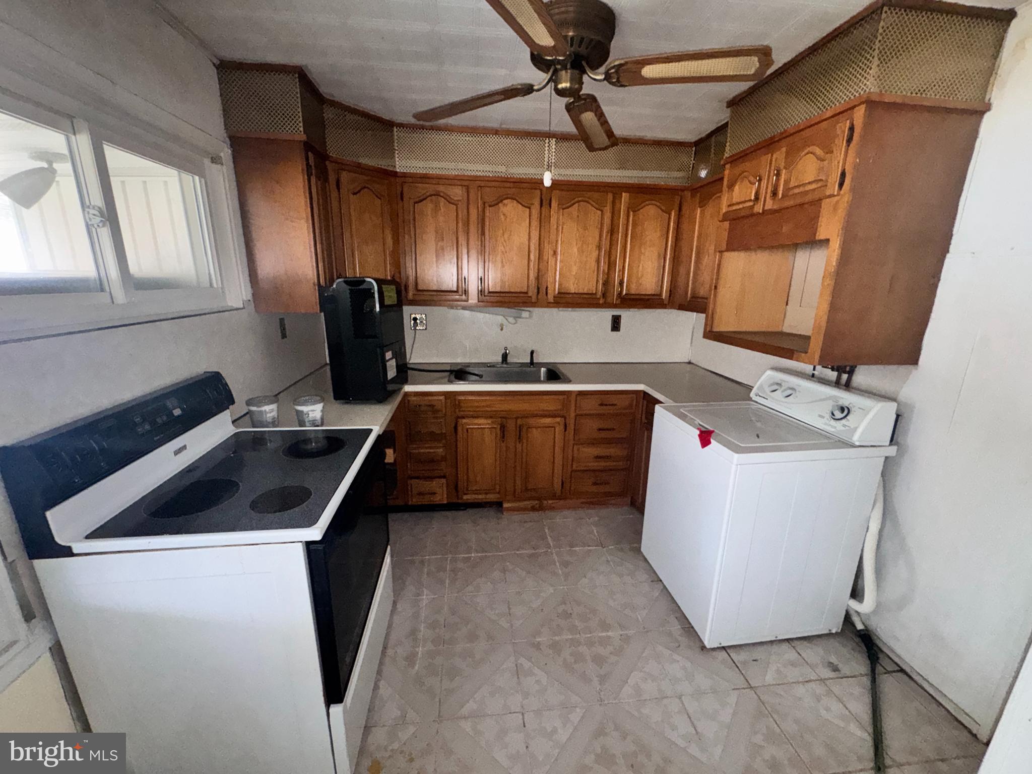 62 Plumtree Road Levittown, PA 19056 - Photo 10 of 20 KITCHEN