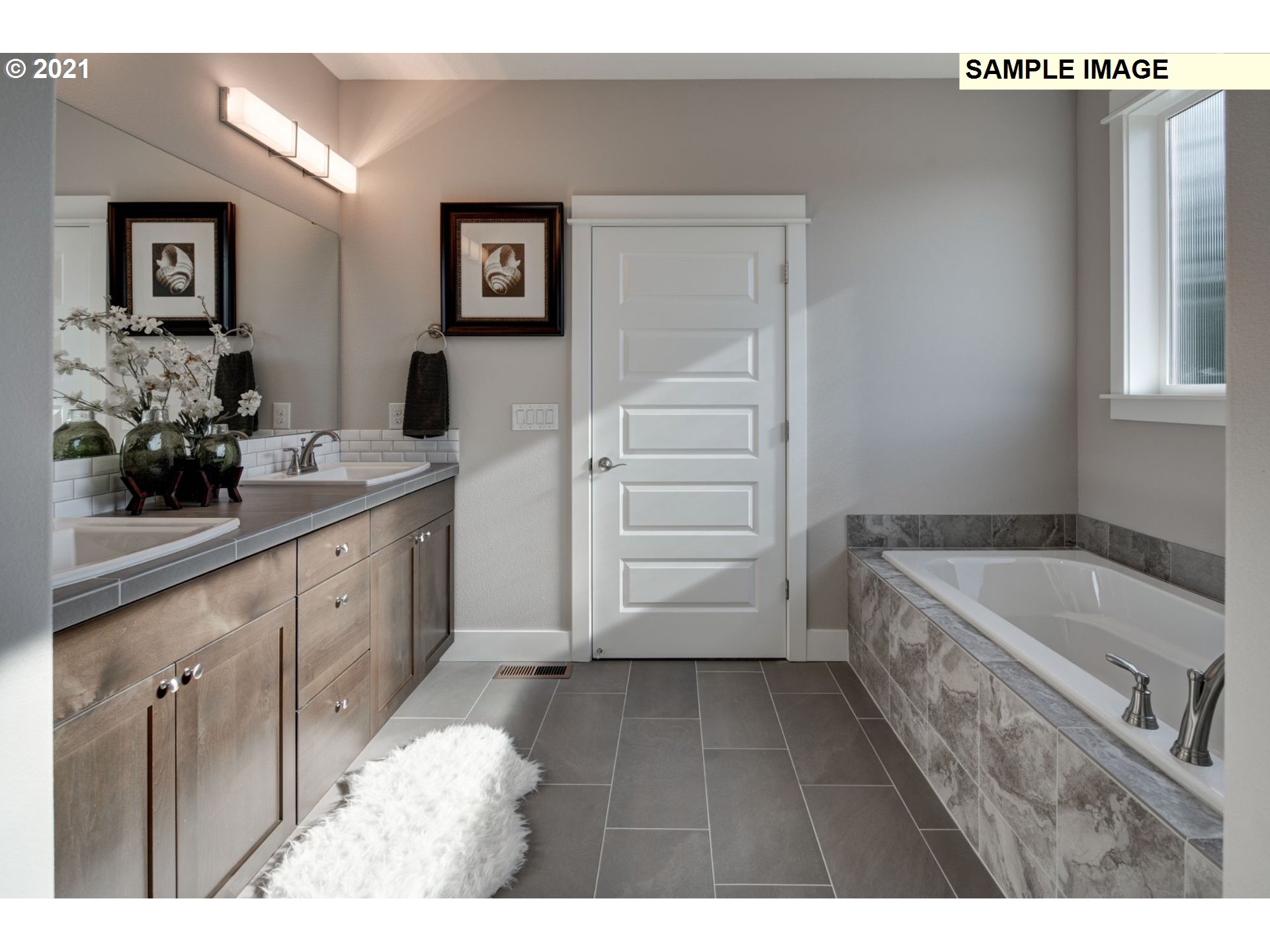 South Cherry Grove Way Ridgefield, WA 98642 - Photo 13 of 32 a bathroom with a tub sink and mirror
