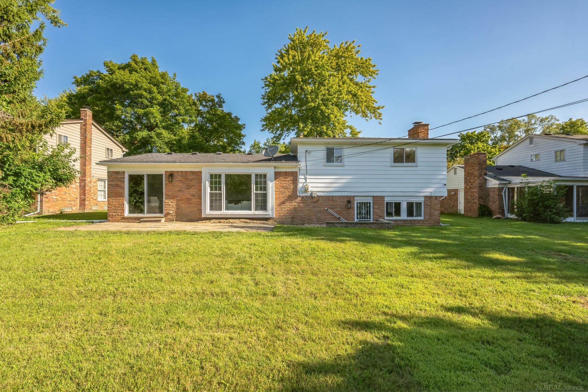 21101 Andover Road Southfield, MI 48076 - Photo 46 of 48 50152053-db5c1939-d2e8-43a8-81f6-677227a97a58.JPG