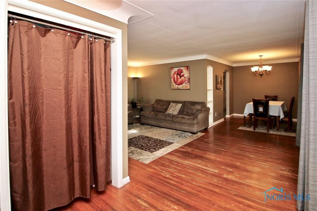 1135 Kinder Road Toledo, OH 43615 - Photo 4 of 32 Gallery Image 4