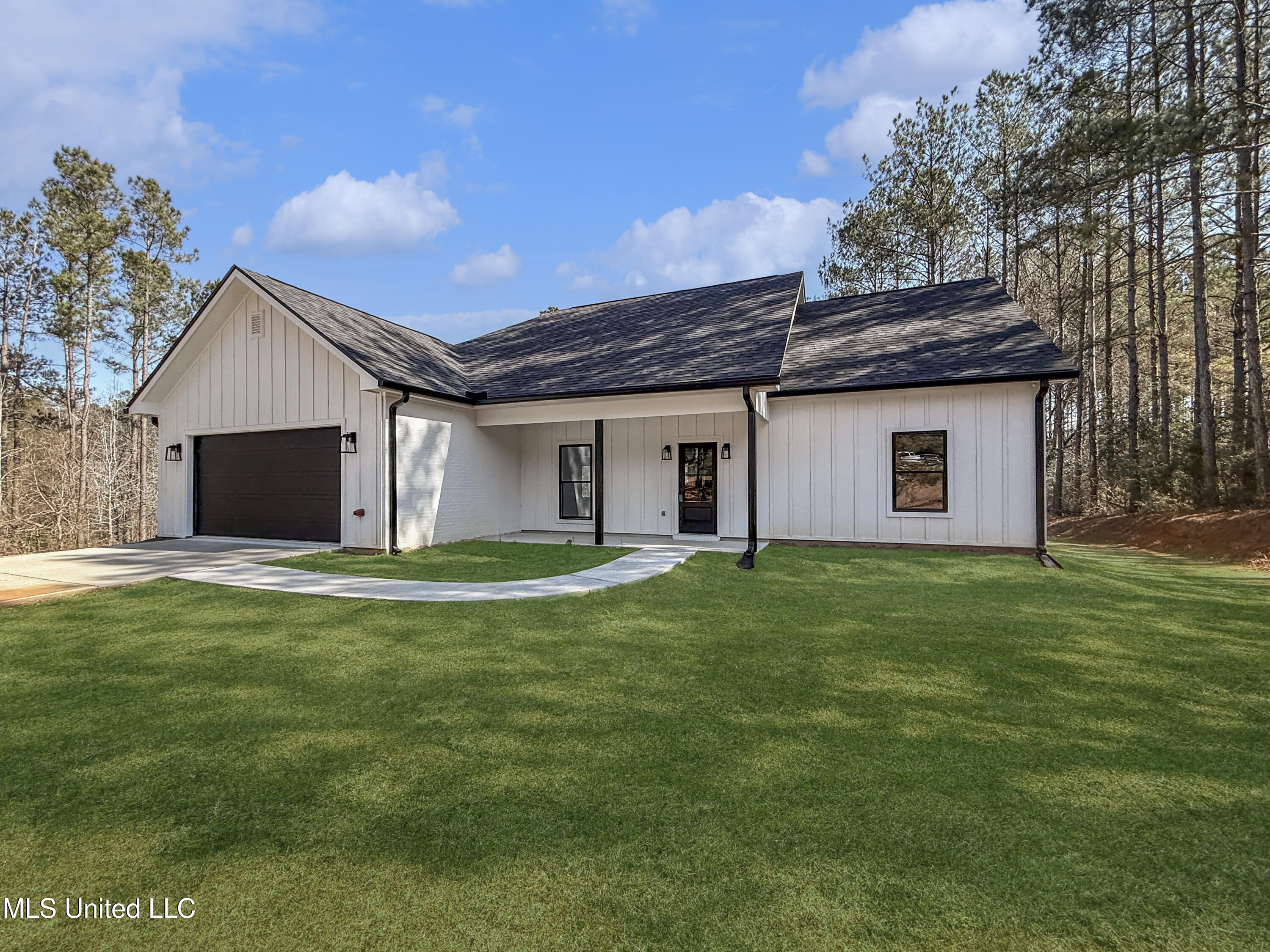 1021 Great Pt Road McComb, MS 39648 - Photo 2 of 22 IMG_4536